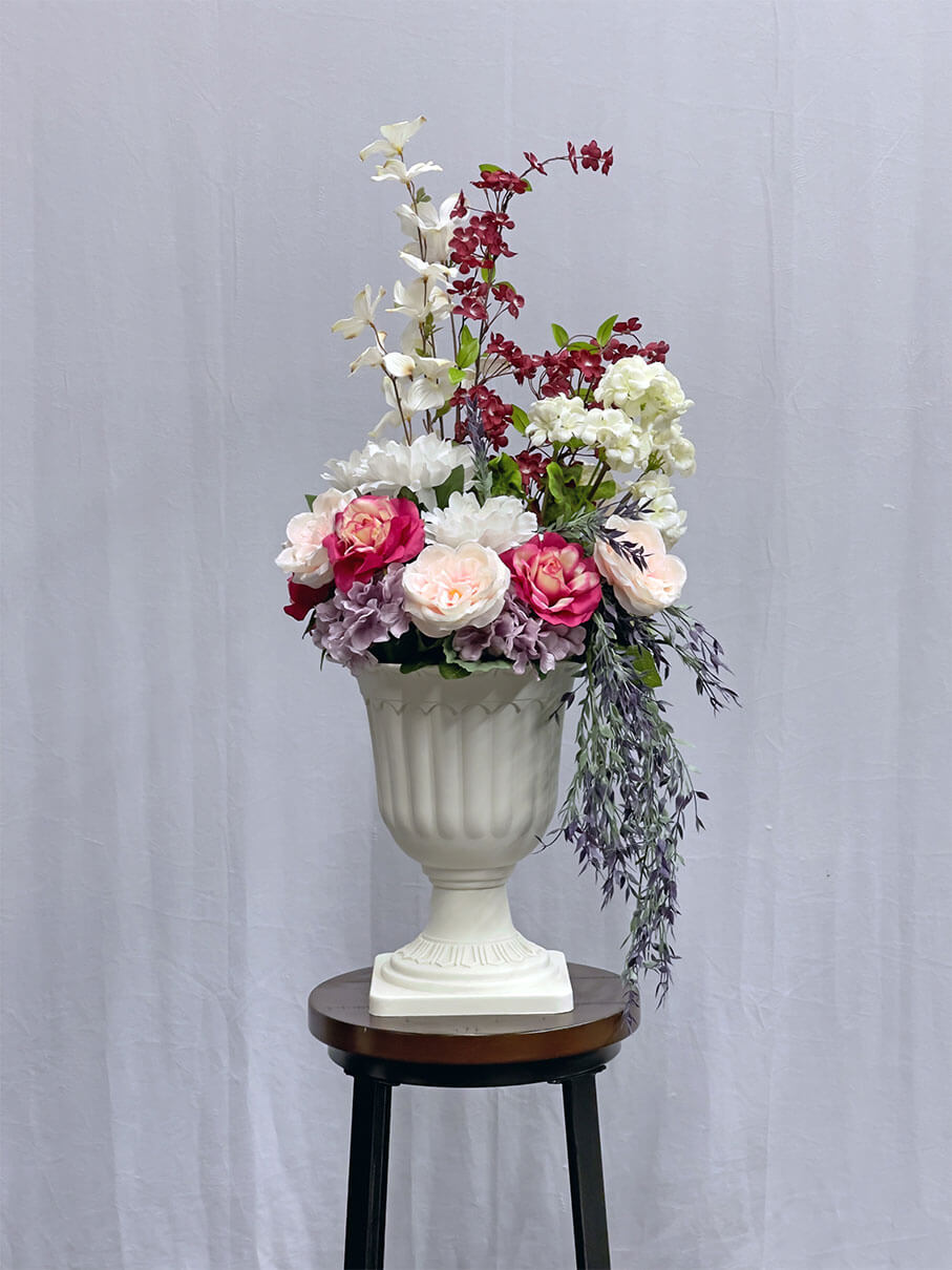 Urn vase with light colored flowers
